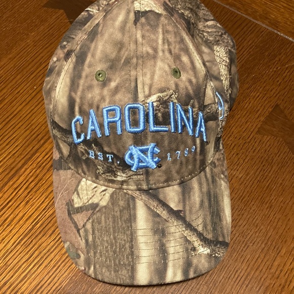 Carolina Camo hat. UNC. Top of the world brand. - Picture 1 of 5